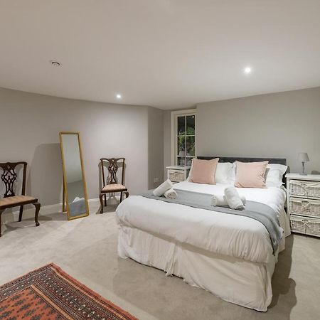 Georgian 2 Bed Apartment With 3 Bathrooms And Parking Exterior photo