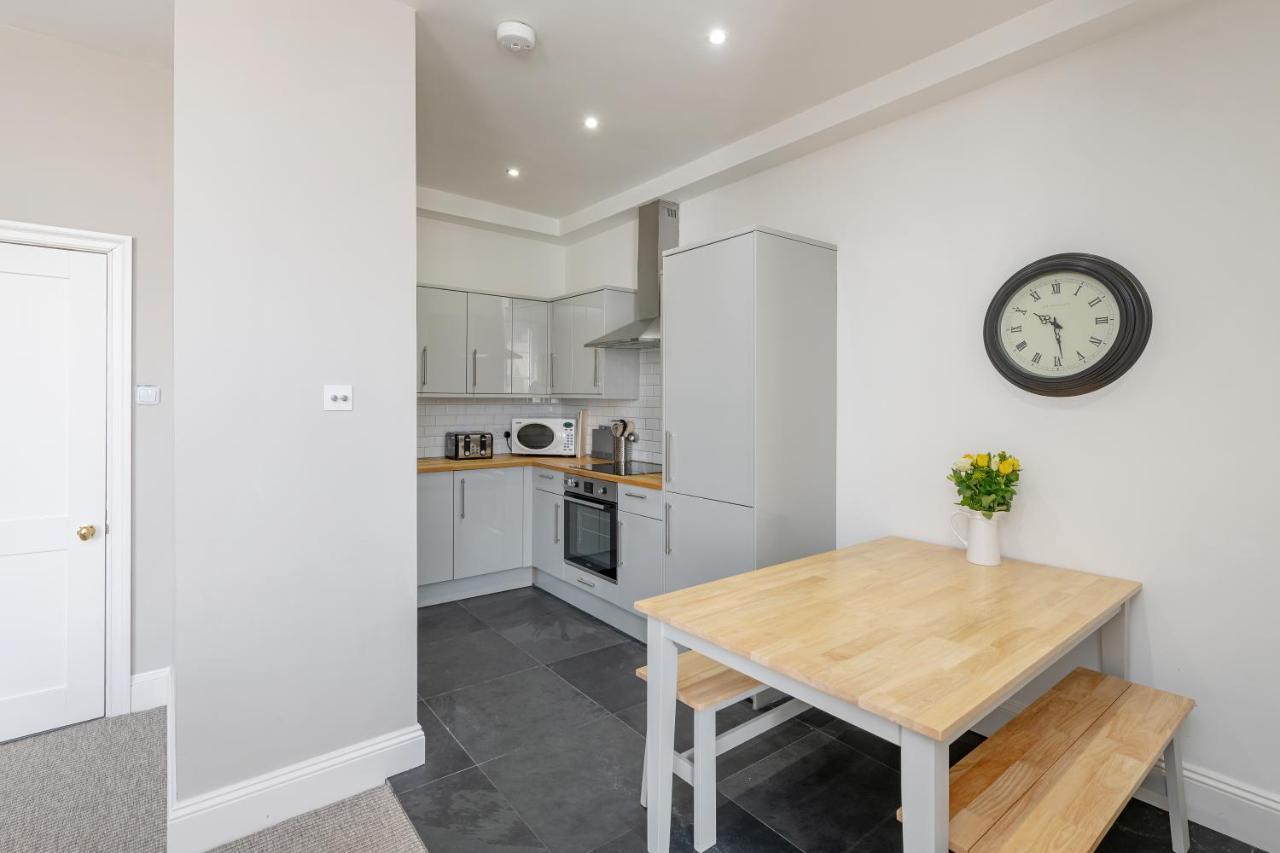 Georgian 2 Bed Apartment With 3 Bathrooms And Parking Exterior photo