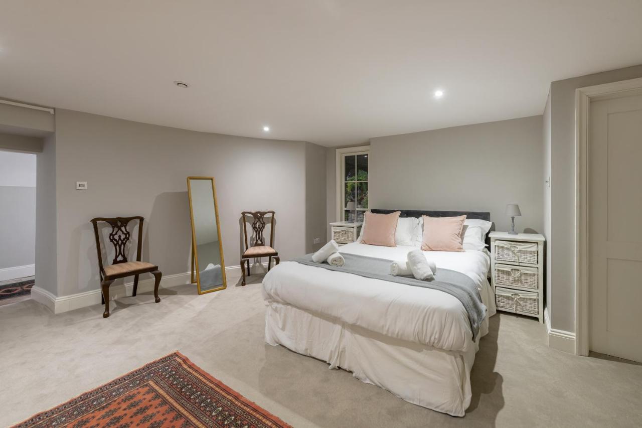 Georgian 2 Bed Apartment With 3 Bathrooms And Parking Exterior photo