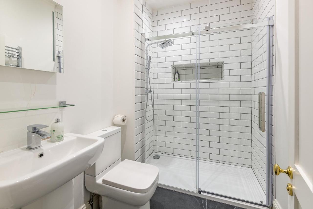 Georgian 2 Bed Apartment With 3 Bathrooms And Parking Exterior photo